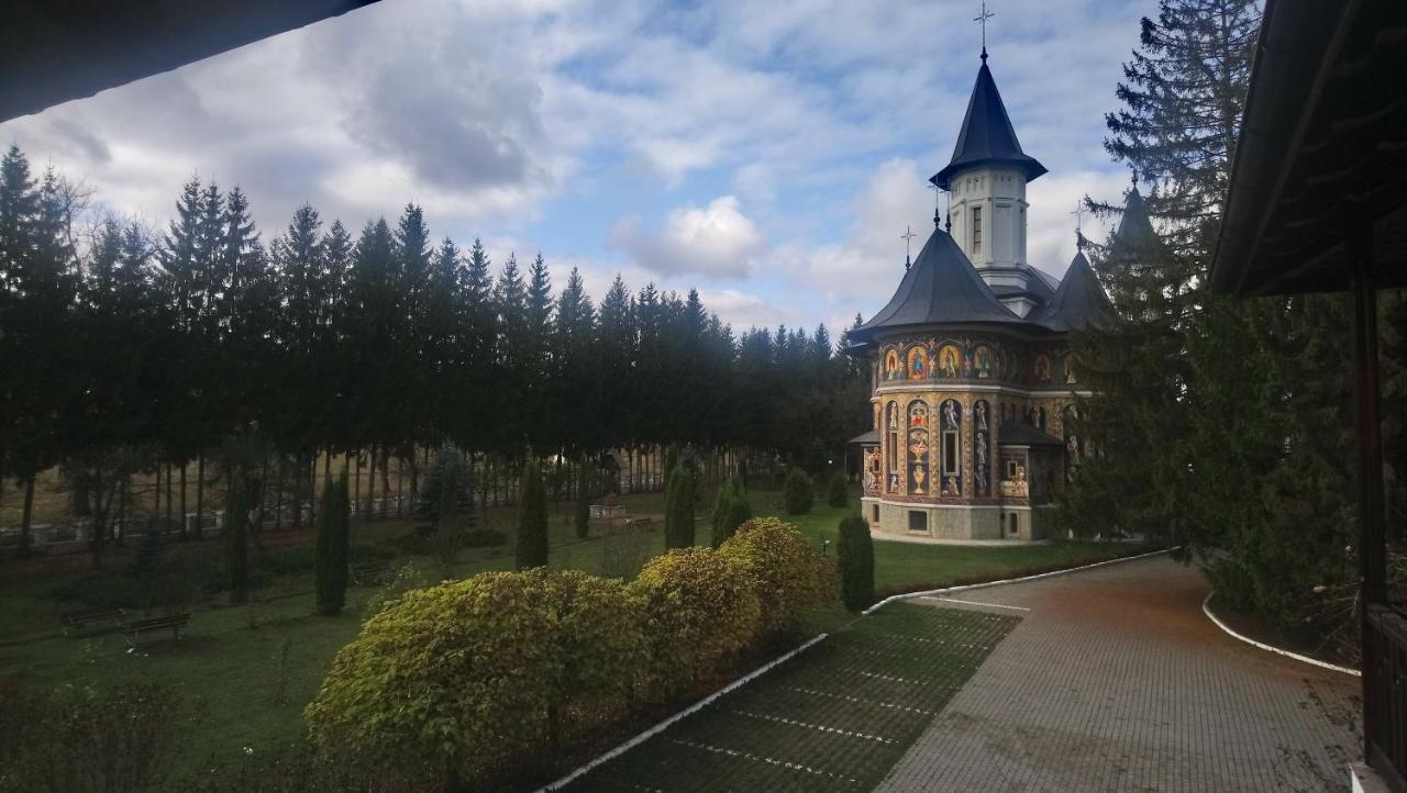 Casa "Ierusalim-Hozeva-Hozeva" Guest House Minastirea Neamt Екстериор снимка