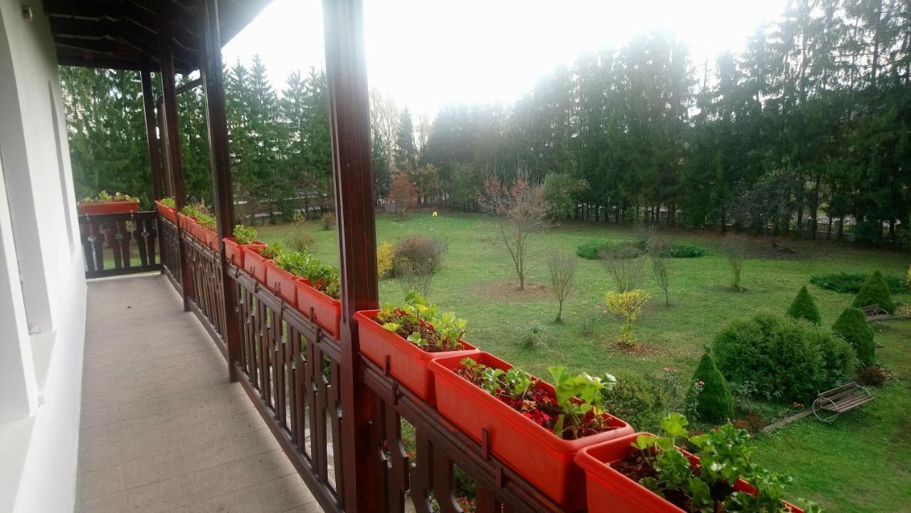 Casa "Ierusalim-Hozeva-Hozeva" Guest House Minastirea Neamt Екстериор снимка